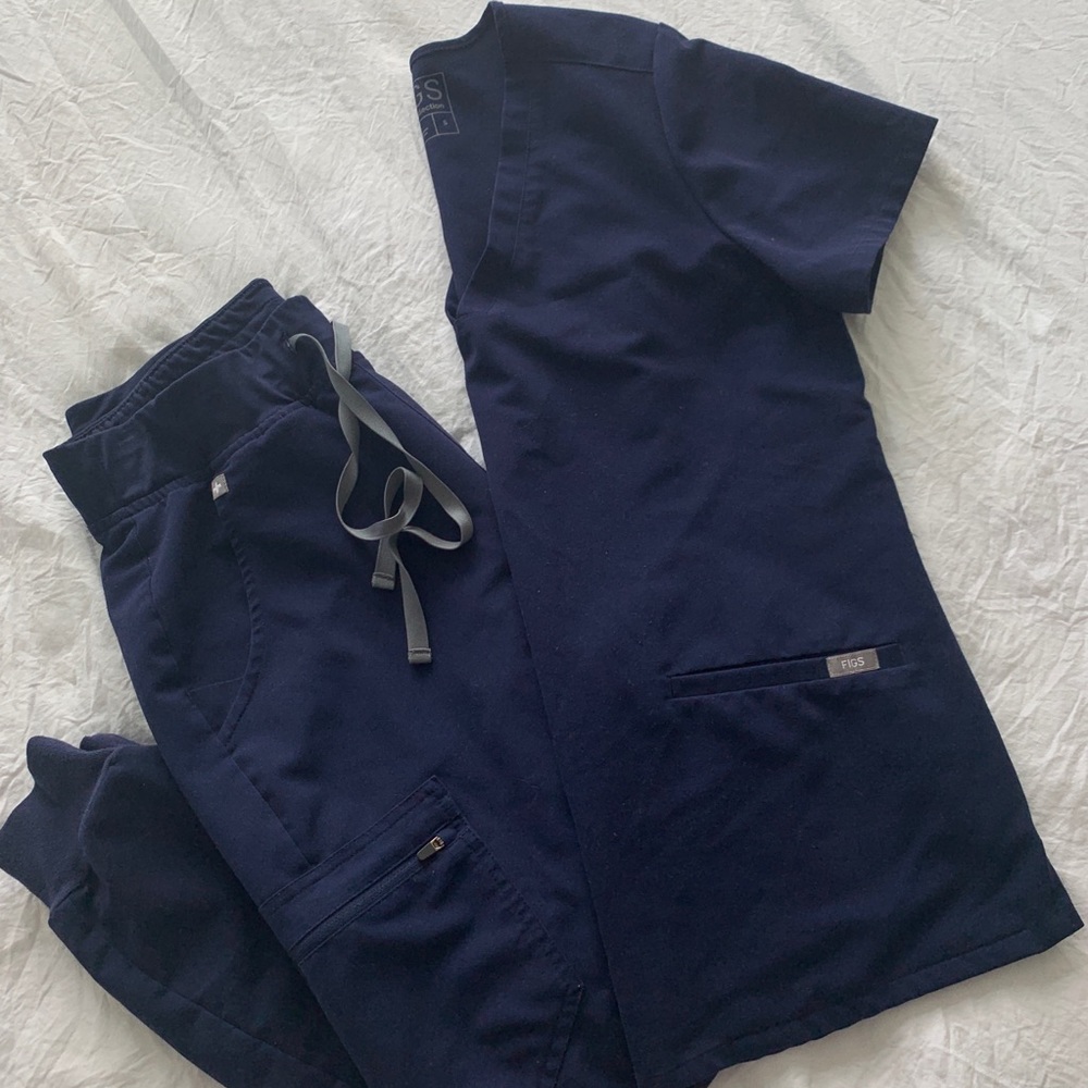 Figs Scrubs Set - Casma top & Zamora Jogger
